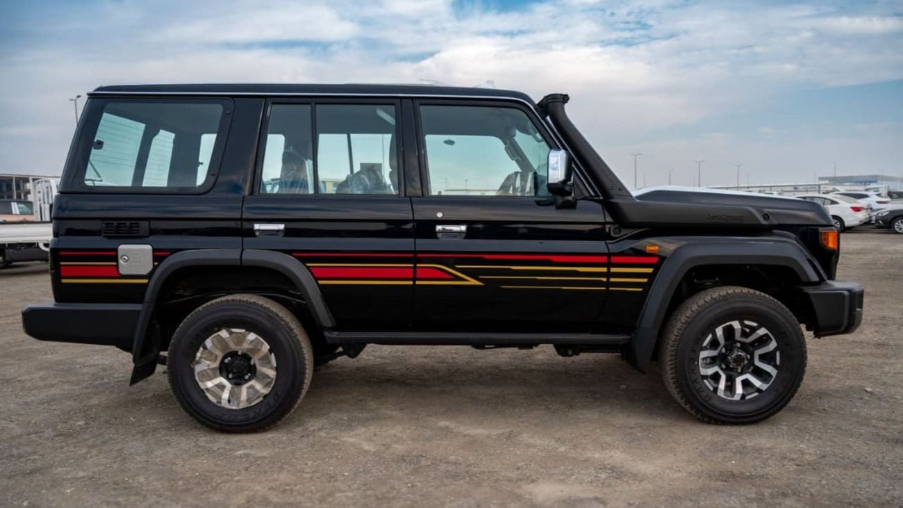 Toyota Land Cruiser 70 LC 76 2.8L | Diesel | 4 Cylinder | 6 Speed Automatic | 5 Door | 5 Seats