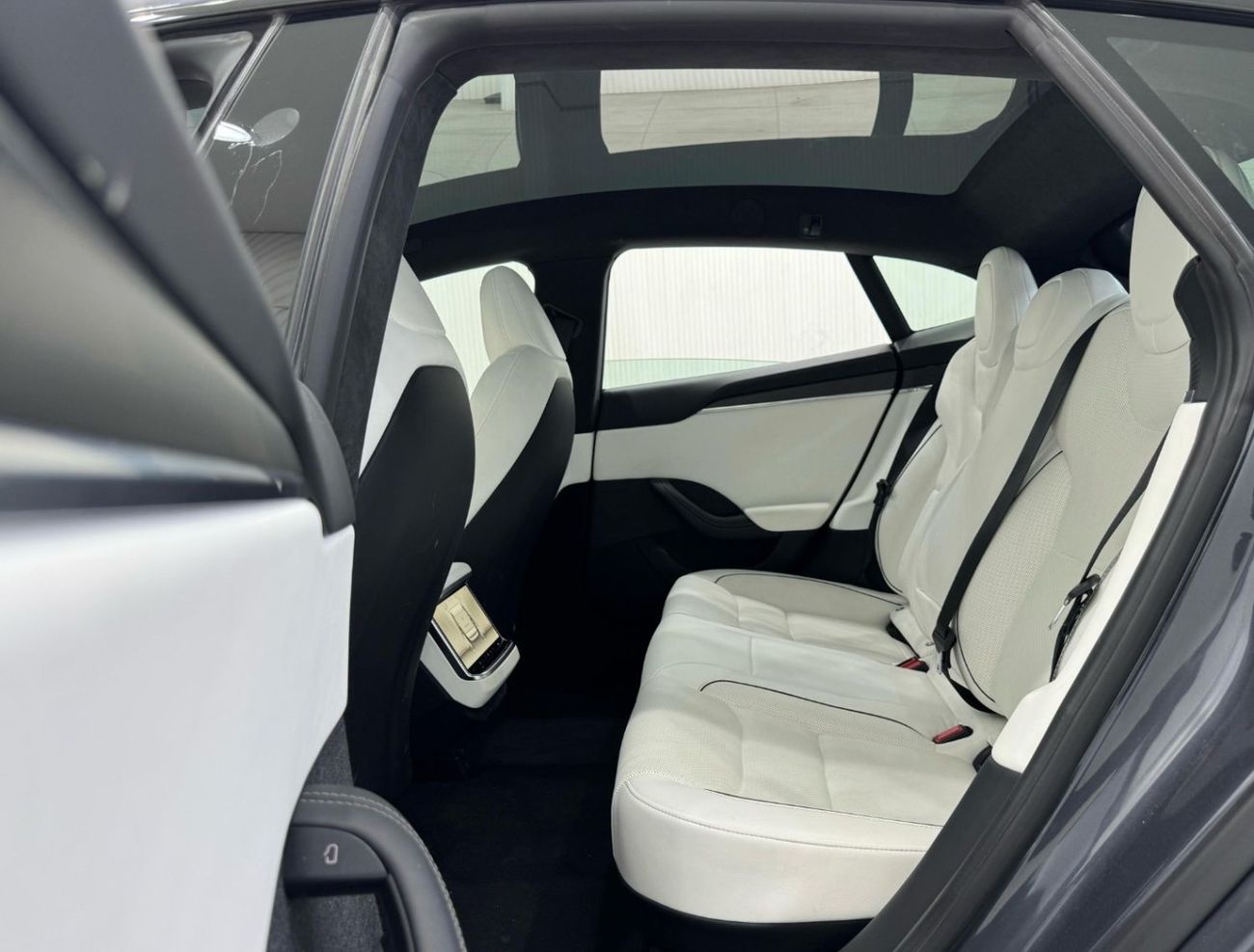 تسلا Model S Plaid (AWD) 2023 Tesla Model S Plaid, 2027 Tesla Warranty, 2031 Tesla Battery Warranty, Low Kms, GCC