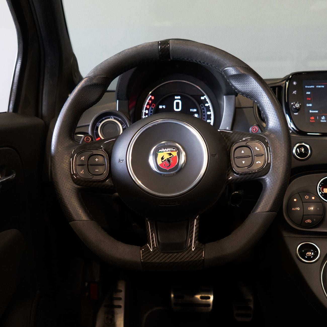 Abarth 695 X,XXX P.M • 0% Downpayment •  Abarth 695 Turismo C • Agency Warranty