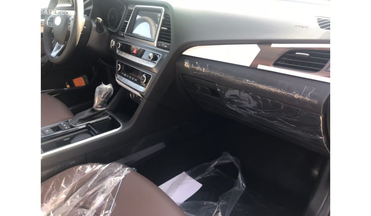 Hyundai Sonata with start engine and door finger print