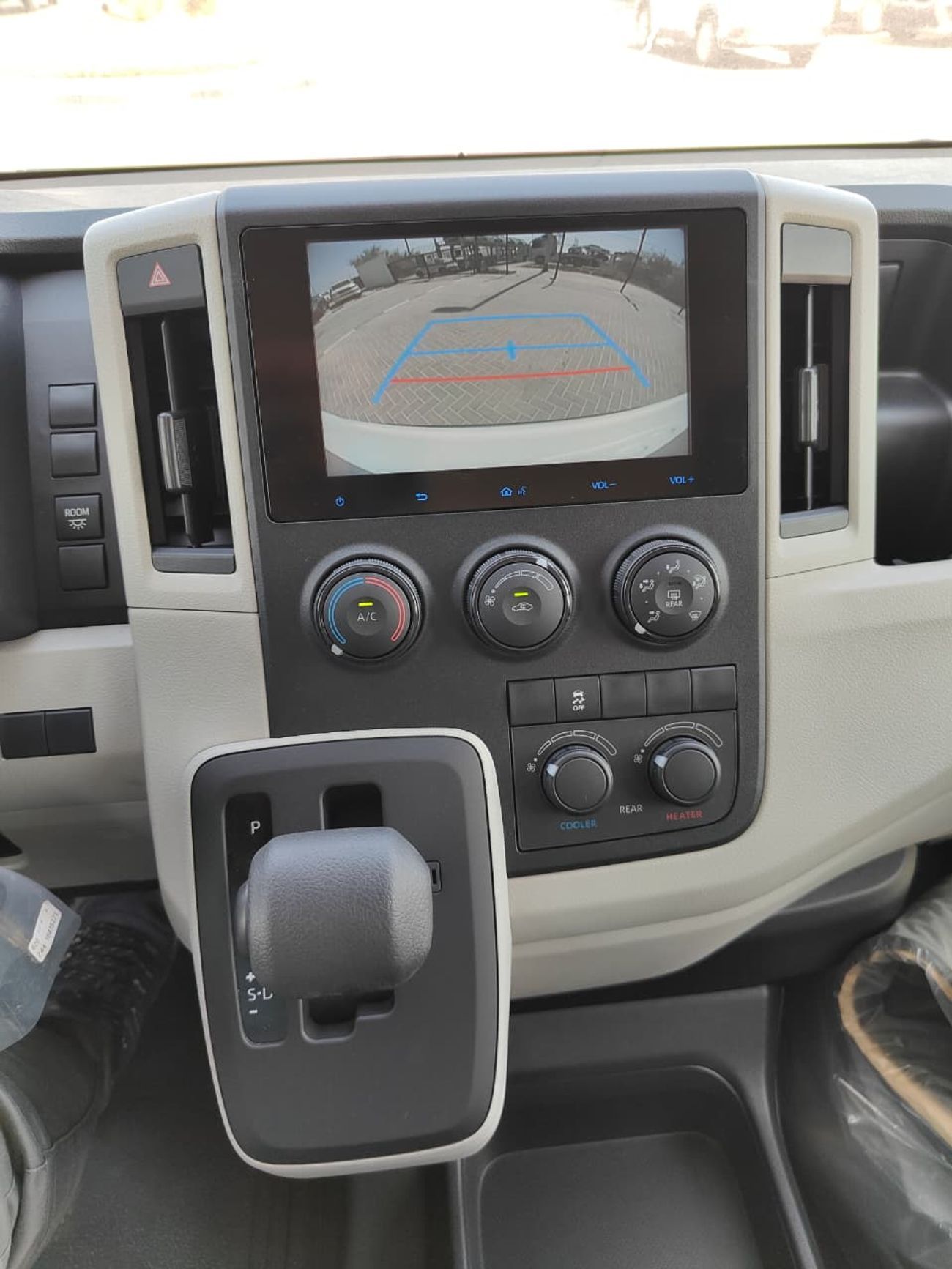 Toyota Hiace 2026 Toyota Hiace DX 13-Seater 3.5L V6 Petrol Automatic Transmission RWD Only For Export