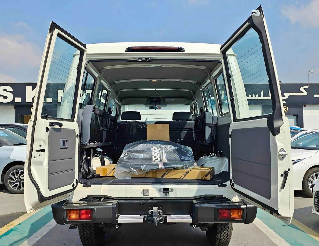 Toyota Land Cruiser 70 / LC78 4.5L DIESEL / 3 DOOR / M/T / WINCH SNORKEL / CODE#69035