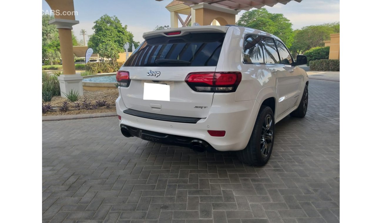 Jeep Grand Cherokee - SRT 8 - 475 bhp - 6.4 L V8 - absolute beast on the road