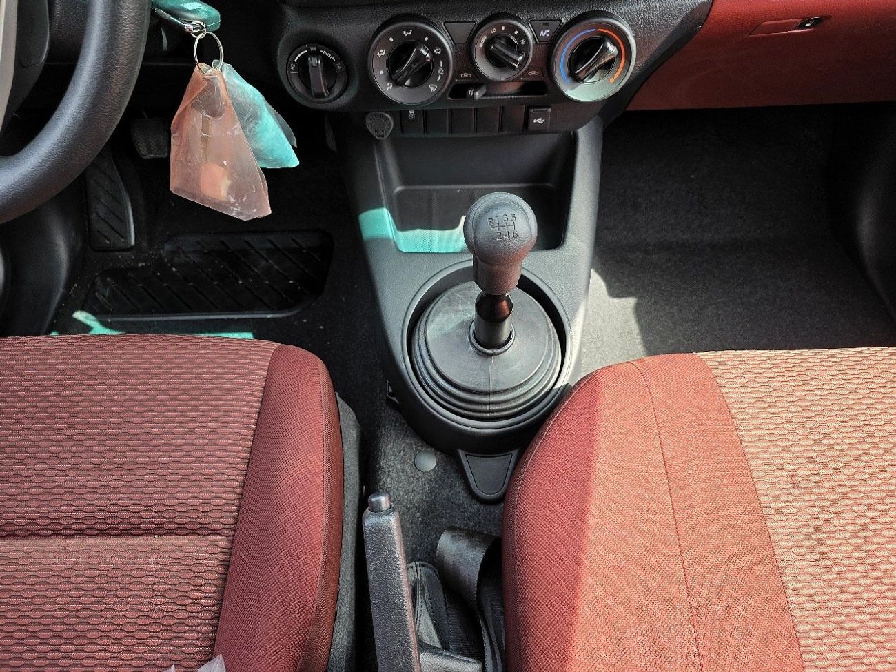 تويوتا هيلوكس GL 2.4L Double Cab Utility