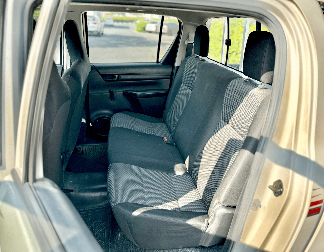 Toyota Hilux 2.7L Double Cab GL M/T (4x2)