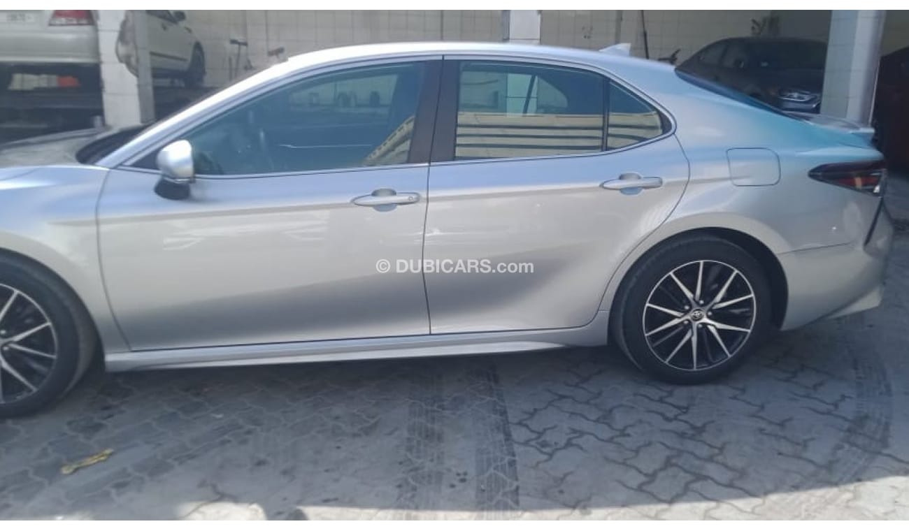 Toyota Camry 2022 Toyota Camry SE 2.5L V4 /