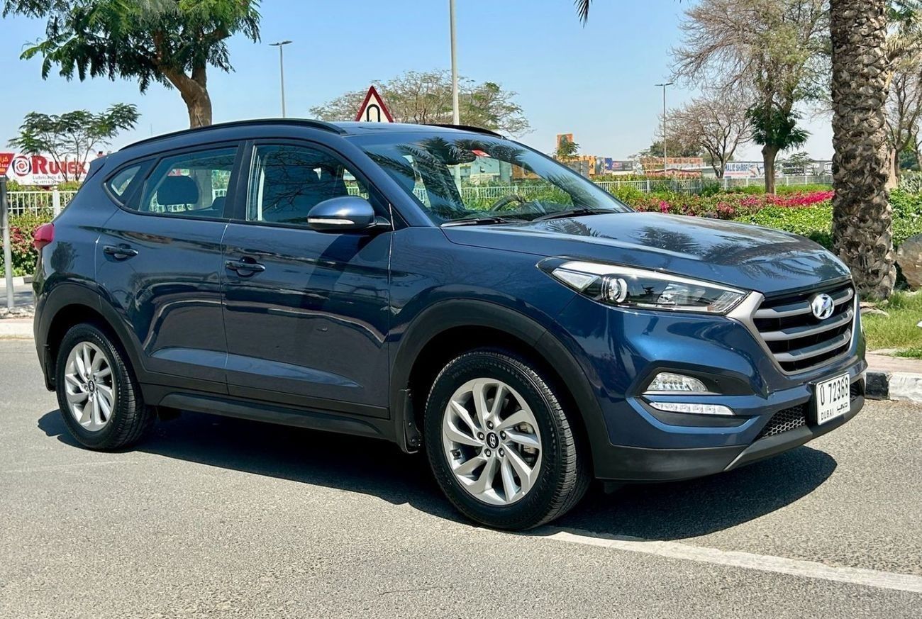 Hyundai Tucson GL Plus 2.0L GCC FULL AGENCY SERVICE WITH PANOROMIC ROOF, REAR CAMERA, AUTO FOLD SIDE MIRRORS