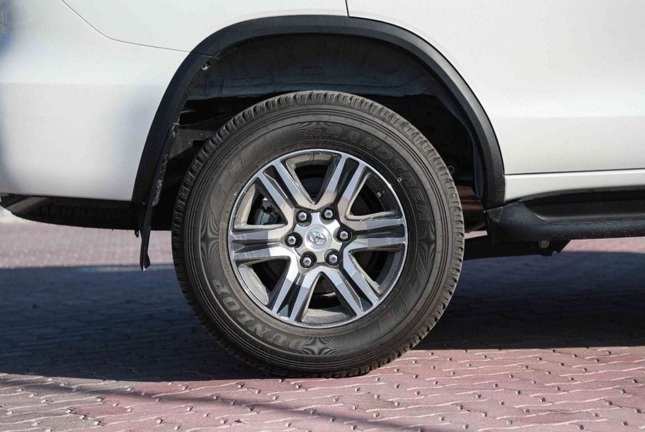 تويوتا فورتونر 2024 Toyota Fortuner GXR 4.0 - PLATINUM WHITE PEARL inside TAN | Export Only