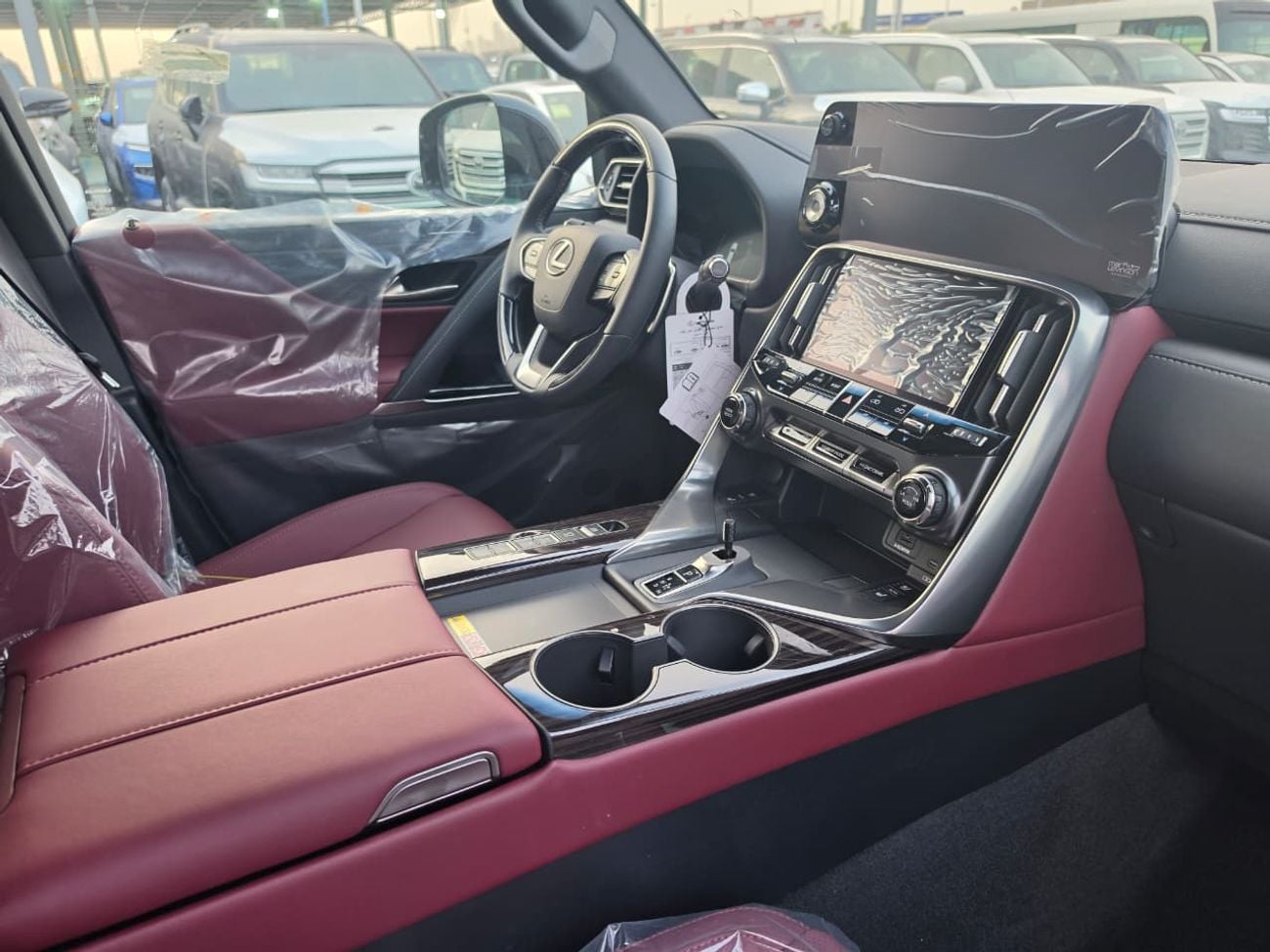 لكزس LX 700h Lexus LX 700h Signature 2026 – فل أوبشن | هايبرد | أسود خارجي | داخلية حمراء