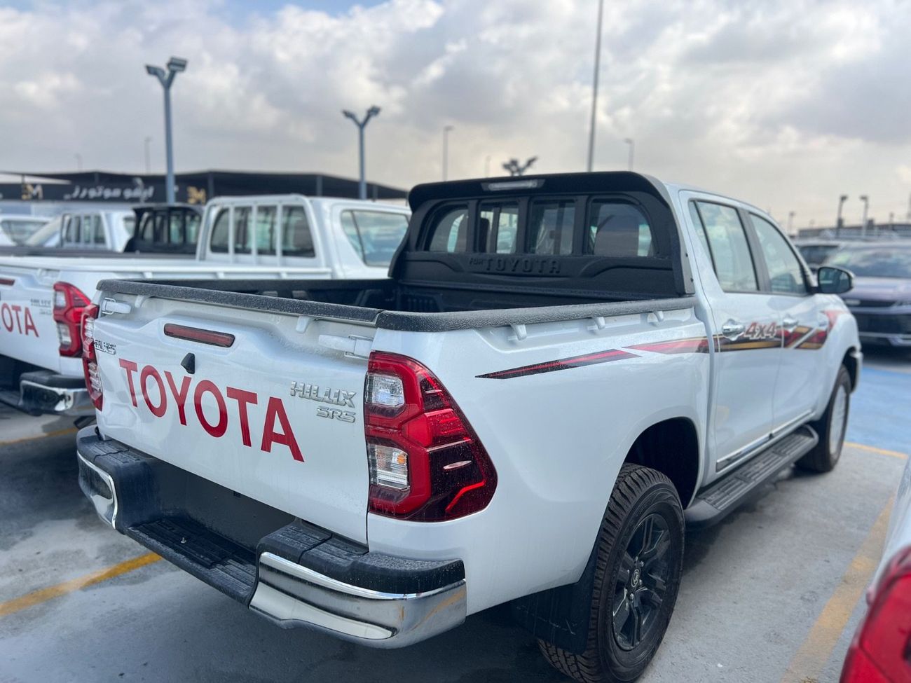 تويوتا هيلوكس تايوتا هايلوكس جي آر5  إس ار 2025٥