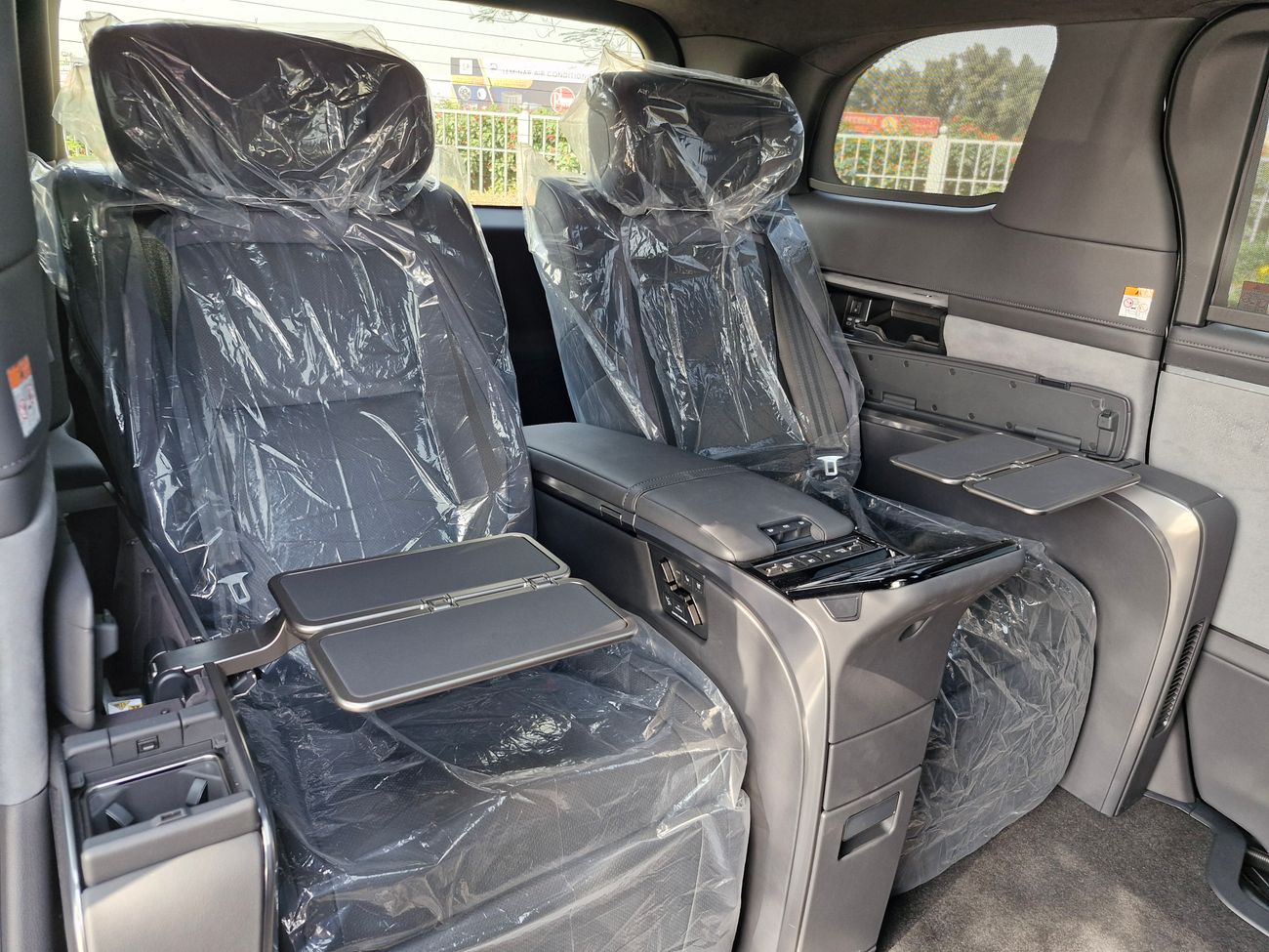 لكزس LM 350h AWD ULTRA LUXURY BRAND NEW 0KM