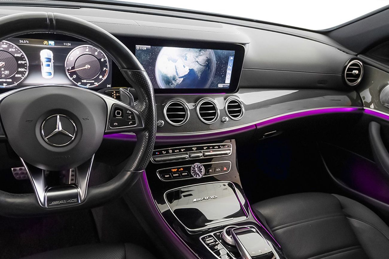 Mercedes-Benz E 63 AMG Std 5.5L