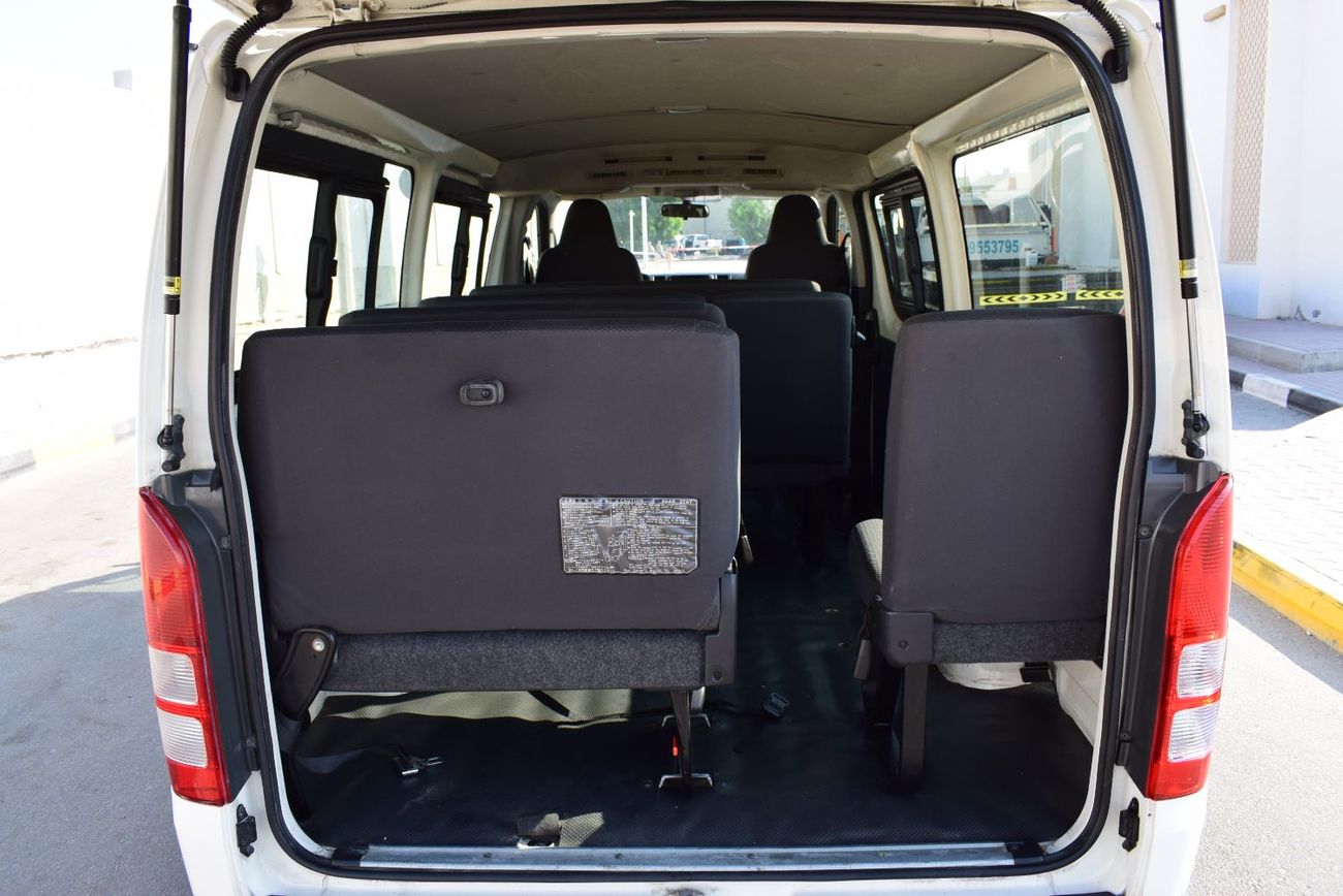 تويوتا هاياس Toyota Hiace Bus 13 seater, model:2015.