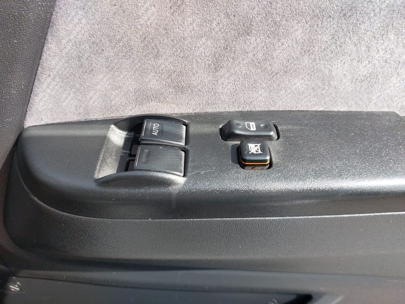 تويوتا هاياس TOYOTA HIACE VAN RHD 2004 MODEL 2.0 L PETROL AUTOMATIC(PM02513)