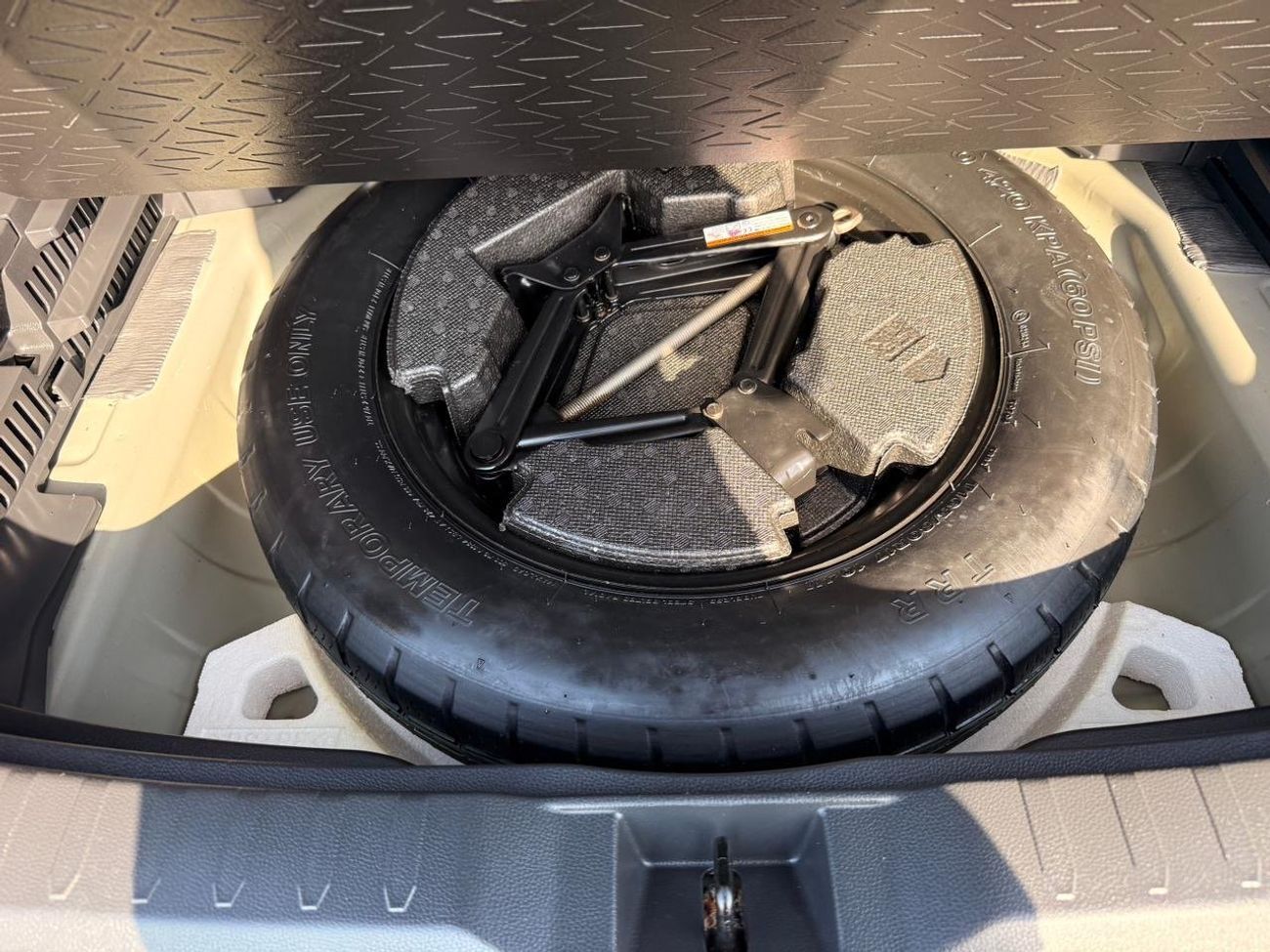 Toyota RAV4 XLE premium 2.5L | Sunroof | leather seats | push start full option