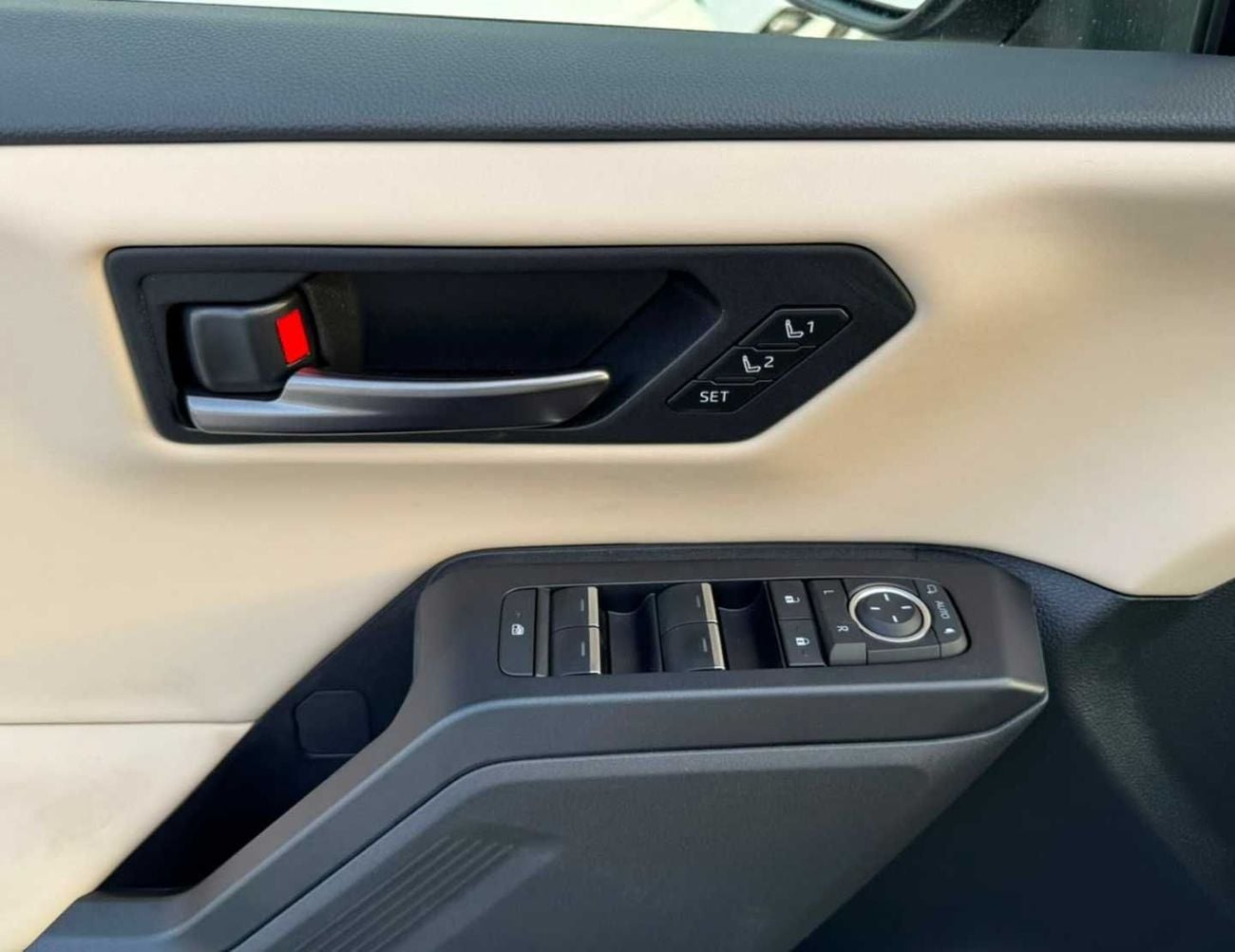 Toyota RAV4 HYBRID HEV LIMITED || 2.5L V4 AWD | RADAR | PANORAMIC ROOF | AUTO PARK (CODE # R4HHS)