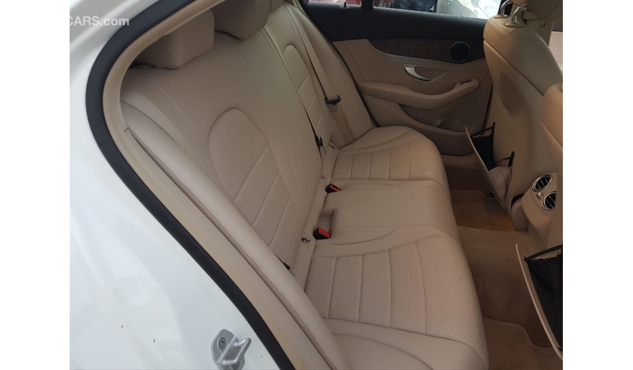 مرسيدس بنز C200 Mercedes Benz C200 model 2015 GCC car prefect condition full option low mileage 97000km only  panor