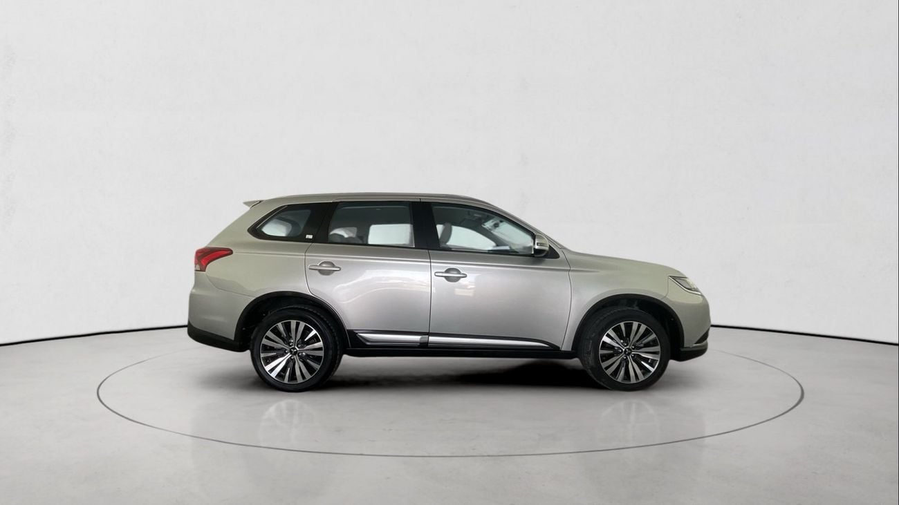ميتسوبيشي آوتلاندر 2.4 GLX ABS 7SEAT BASIC | شامل الضمان | 0 ﺪﻔﻋﺓ ﺃﻮﻟﻯ
