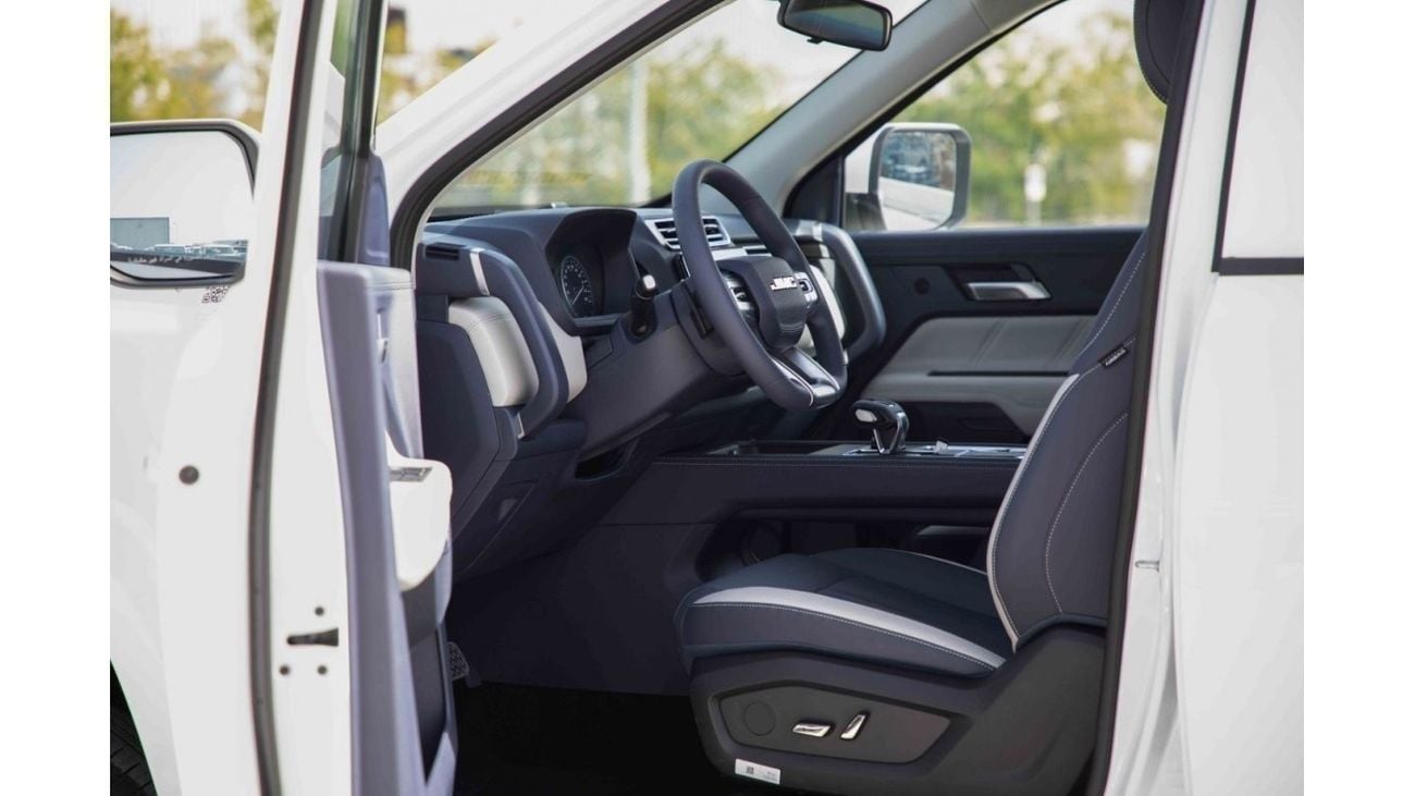 JMC Grand Avenue 2024 JMC Grand Avenue 2.3 DV 4X4 - White Pearl Inside Black & White | Export Only