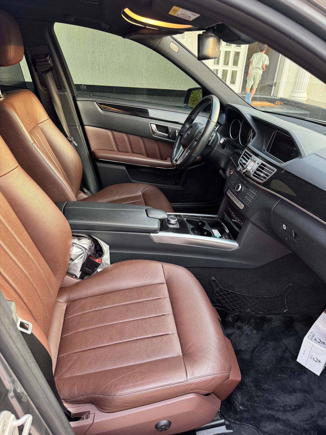 Mercedes-Benz E300 E class 300 GCC from gargash original paint no accident