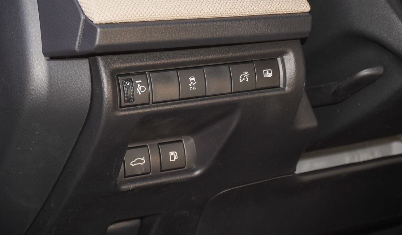 Toyota Camry LE  HEV 2.5L Hybrid