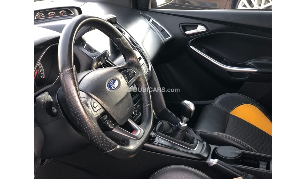 Ford Focus Ford Focus ST model 2017 GCC car prefect condition full option low mileage