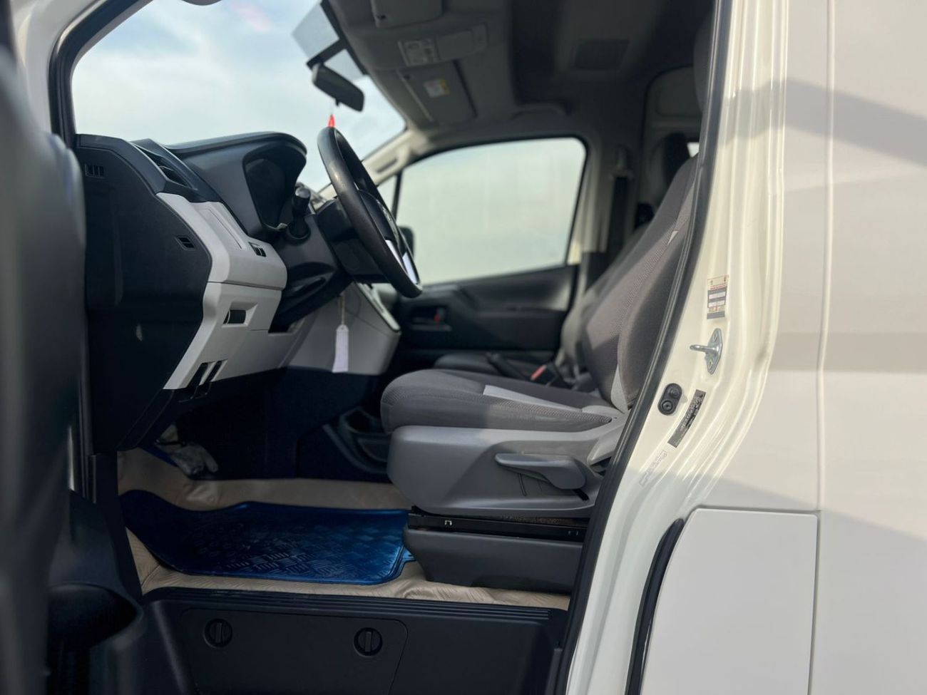 تويوتا هاياس 2023 Toyota Hiace GL 3.5L V6 - GCC - Passenger Full Automatic - Patrol - 13 Seater - No Accident - 8