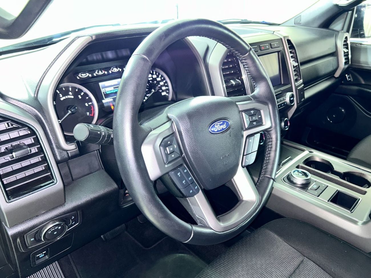 فورد إكسبيديشن XT021 / FREE REGISTRATION + INSURANCE / AL TAYER MOTORS AL SHOWROOM