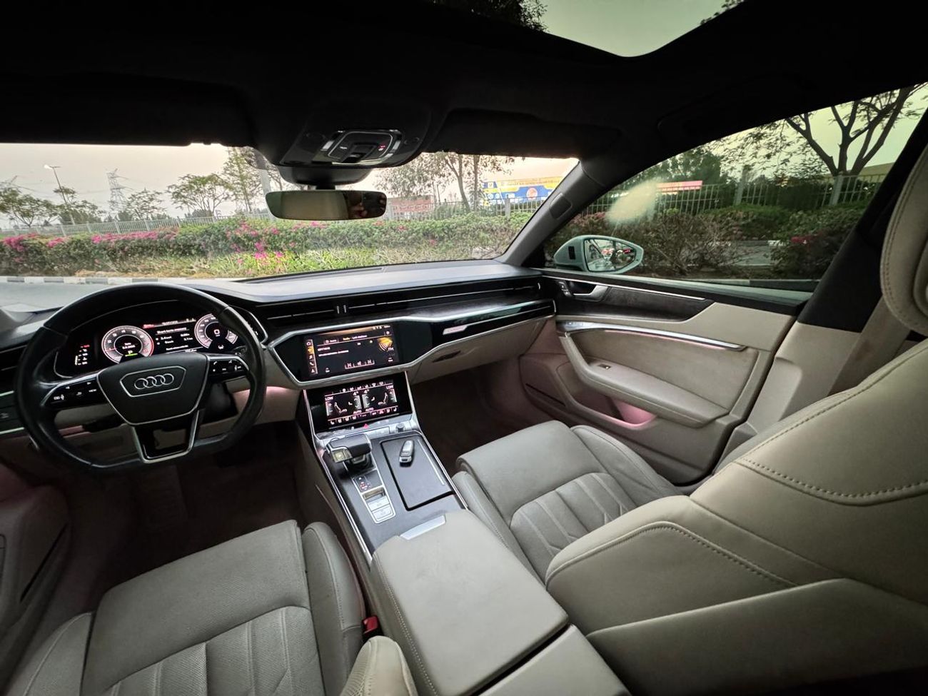 Audi A7 55 TFSI quattro S-Line Style & Comfort package 3.0L AUDI A7 55 TFSI QUATTRO SPORT BACK 2019 GCC IN P