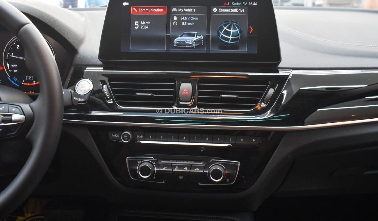 BMW 120i BMW 120 M-KIT | 1.5L V4 | 2023