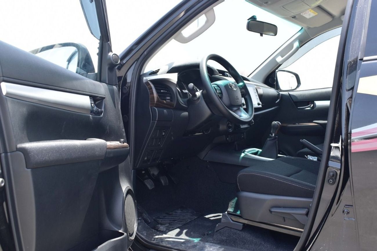 Toyota Hilux TOYOTA HILUX SR5 2.7L MT 2025 FULL OPTION