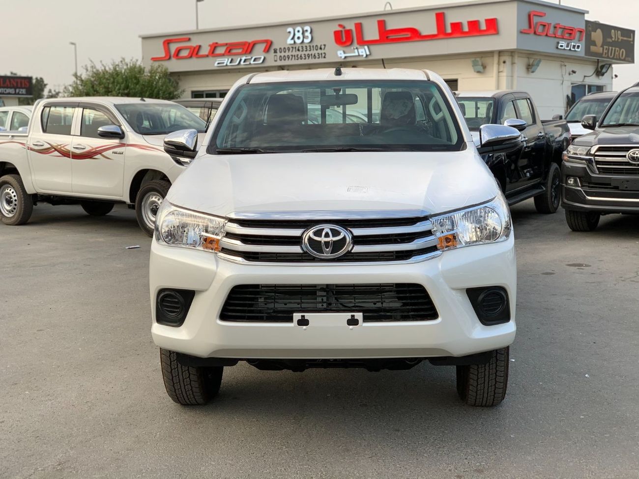 Toyota Hilux Pick Up DC MT 4x4 2.4L with Power Windows