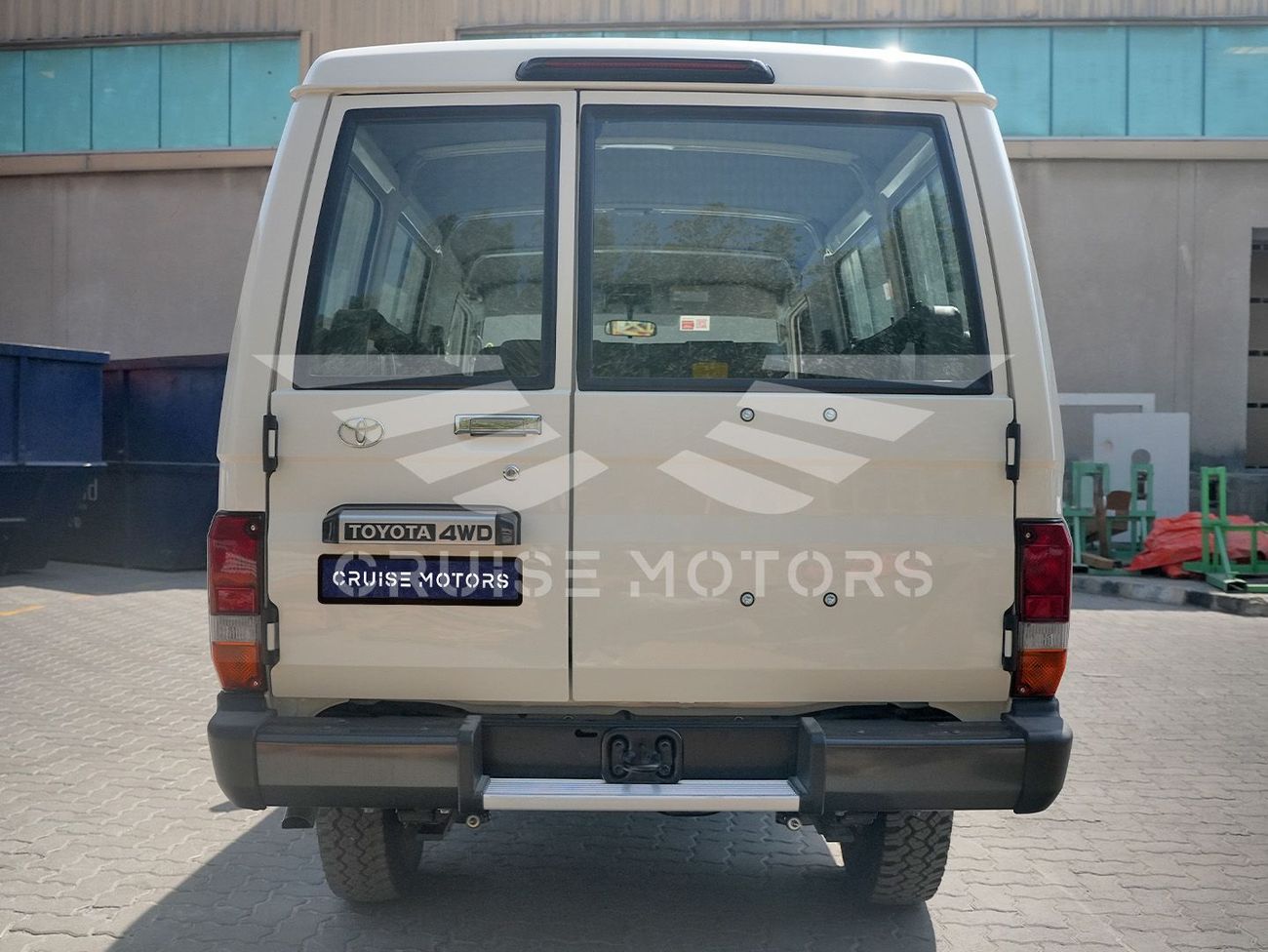 Toyota Land Cruiser 70 LC 78 - Manual - 4.2L - Diesel - HardTop - Station wagon - 4x4 - 13 Seats - 3 Door