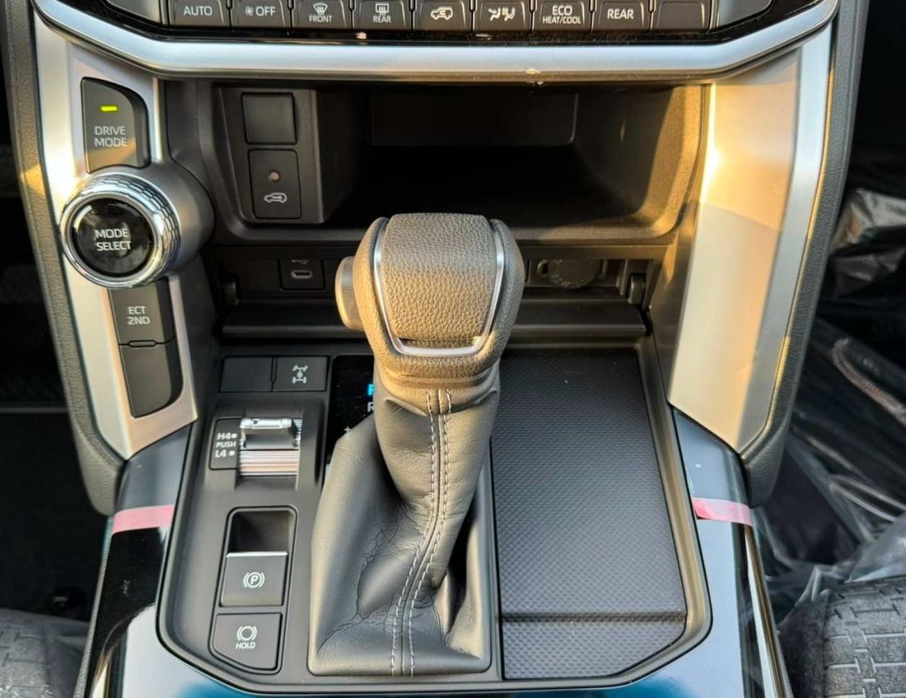 Toyota Land Cruiser GXR TWIN TURBO || 3.5L PETROL V6 | DRIVER PWR SEAT | SUNROOF | COOL BOX (CODE # GXR3B)