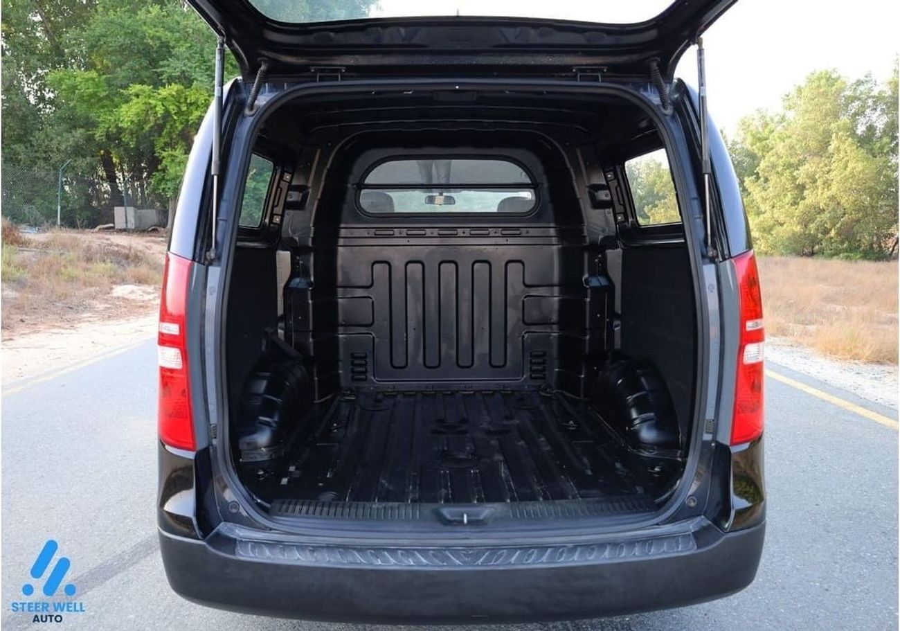 هيونداي H-1 GL Crew Van / Good Condition / Attractive Deals / 2.5L RWD / GCC / Book Now