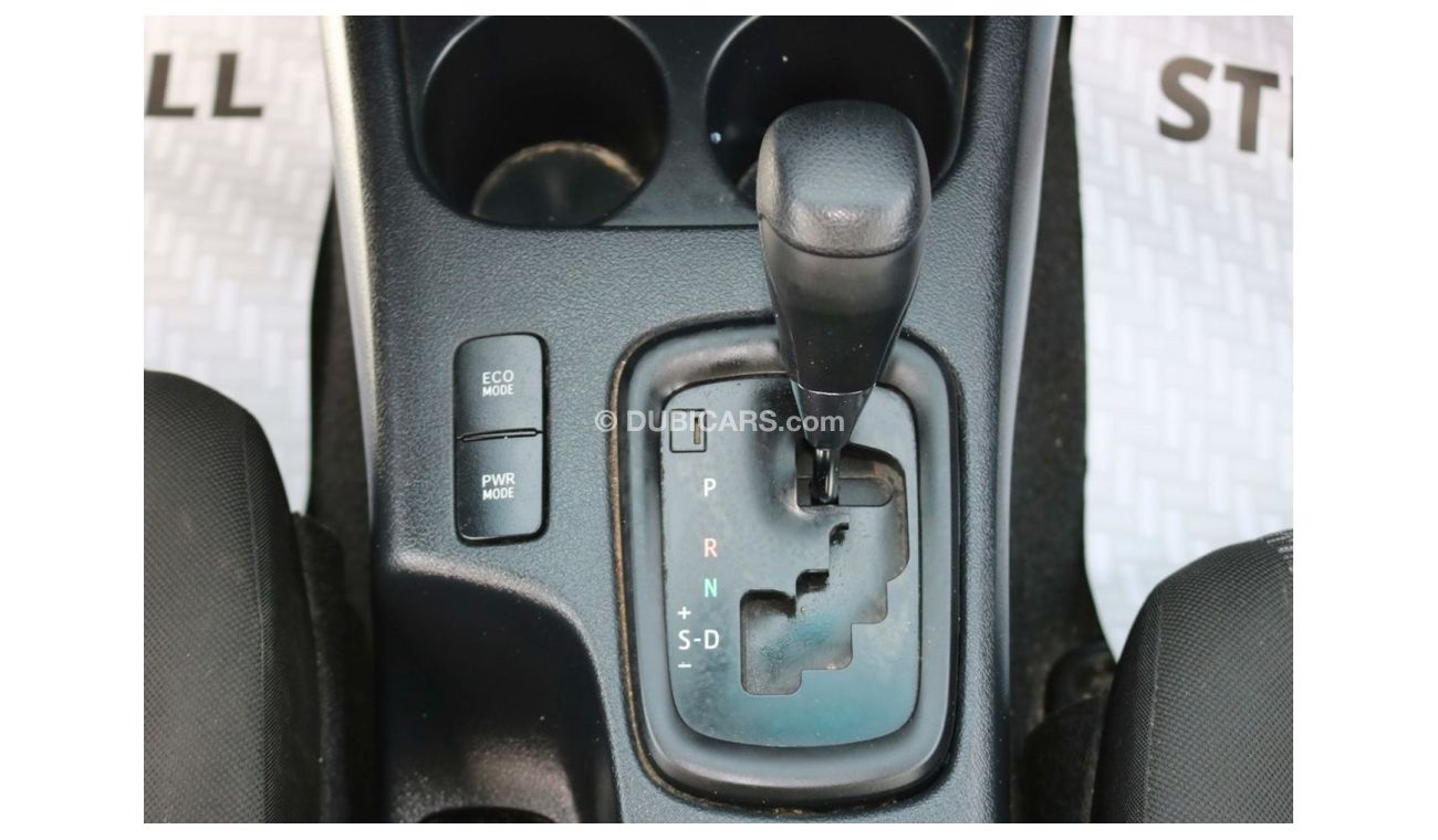 تويوتا هيلوكس GL GL 2016 | TOYOTA HILUX GL - 4X4 - D/C - A/T 2.7L  - PETROL - WITH GCC SPECS AND EXCELLENT CONDITI