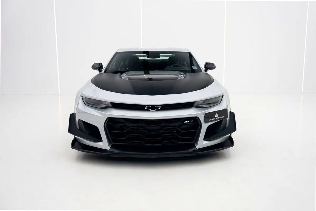 شيفروليه كامارو ZL1 ألياف الكربون 650 HP LT4 V8 | ZL1 1LE TRACK PACKAGE | 6-SPEED MANUAL