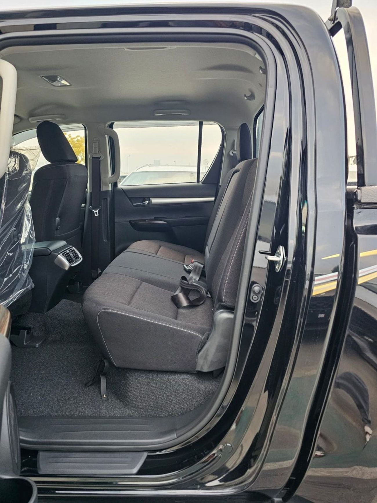 Toyota Hilux TOYOTA HILUX SR5 WIDE BODY DOUBLE CABIN || 2.7L PETROL A/T 4WD | BSM, WINOW VISOR, FOG LIGHTS, WOOD