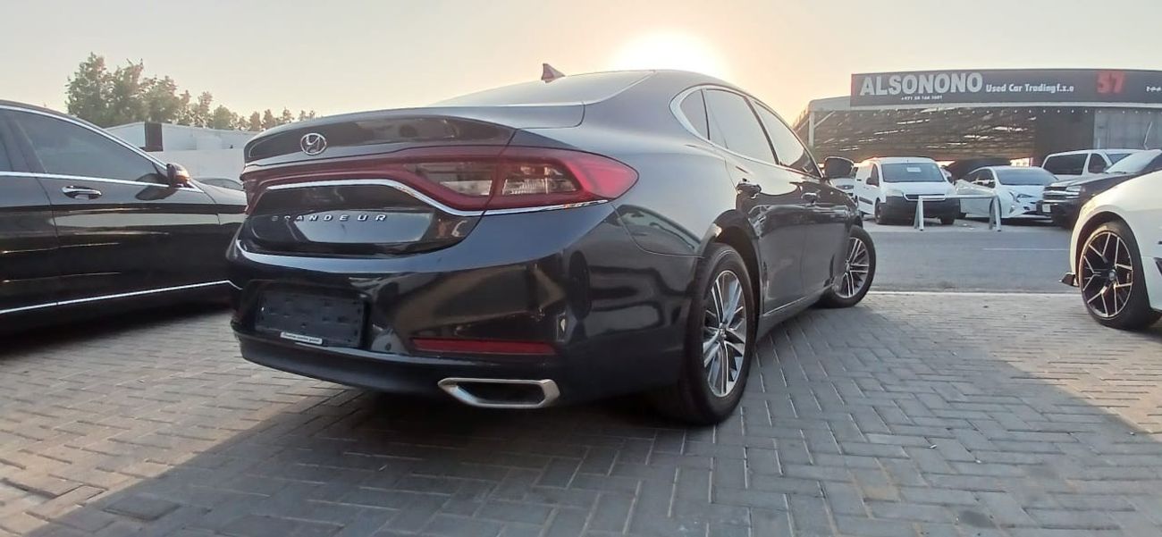 Used Hyundai Azera 2019 for sale in Sharjah - 707955