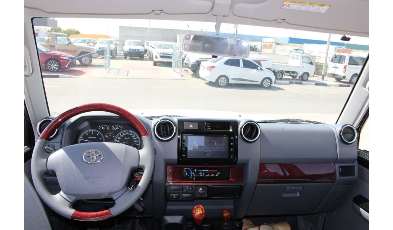 تويوتا لاند كروزر بيك آب 4.5L V8 Diesel Double Cab LX Manual