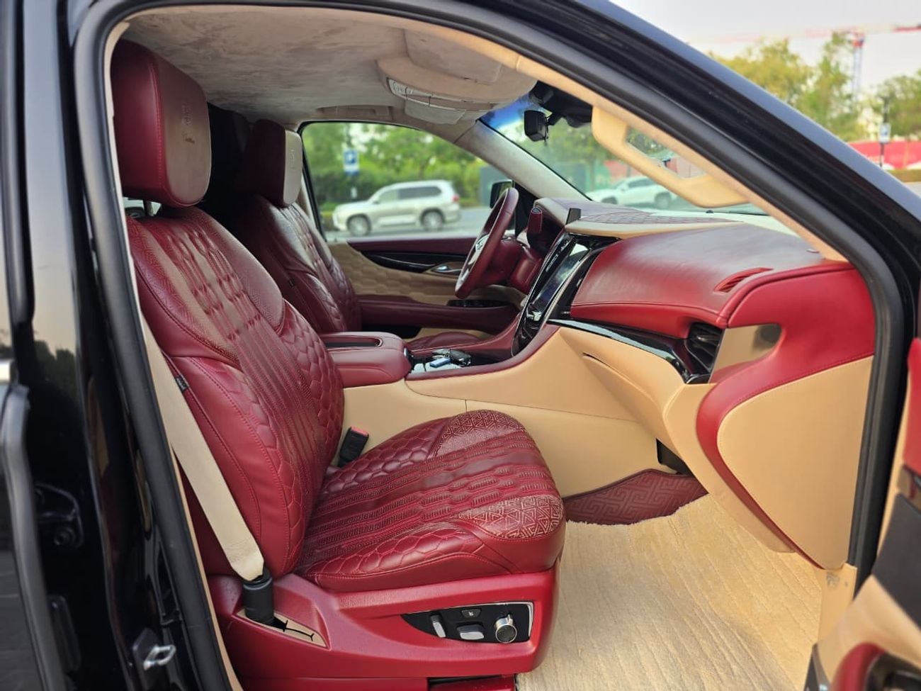 Cadillac Escalade PLATINUM 2018 VIP Edition GCC Specs | 2Keys | VIP seats | TV | Perfect condition