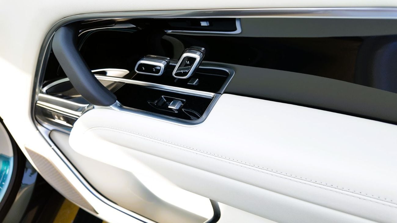 لاند روفر رينج روفر AUTOBIOGRAPHY P530 | Belgravia Green | Black Roof | White Interior | Shadow Exterior Package | GCC Specs
