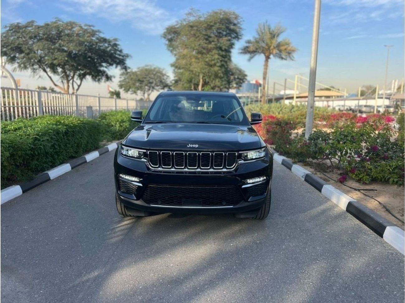 جيب جراند شيروكي Jeep Grand Cherokee  GCC Specs 2024 0 KM EXPORT ONLY.