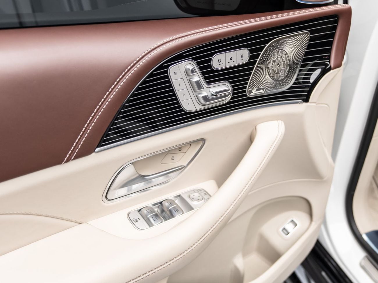 مرسيدس مايباخ gls600 مايباخ BUY NOW, PAY 2027 | THE BLACKLINE STANDARD | 2029 Mercedes Warranty + Service Contract, Low KMs, GCC