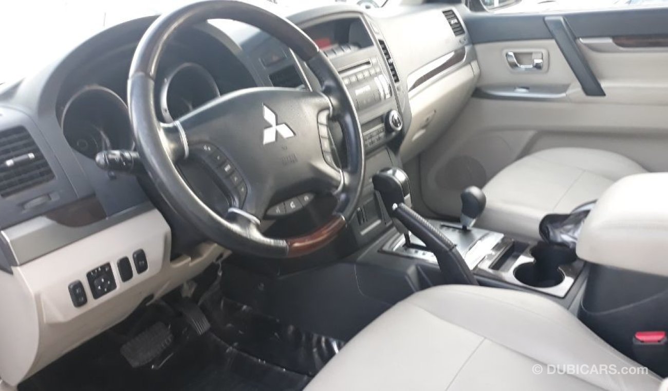 Mitsubishi Pajero 2013 Gulf Specs Full options Sunroof Leather interiors