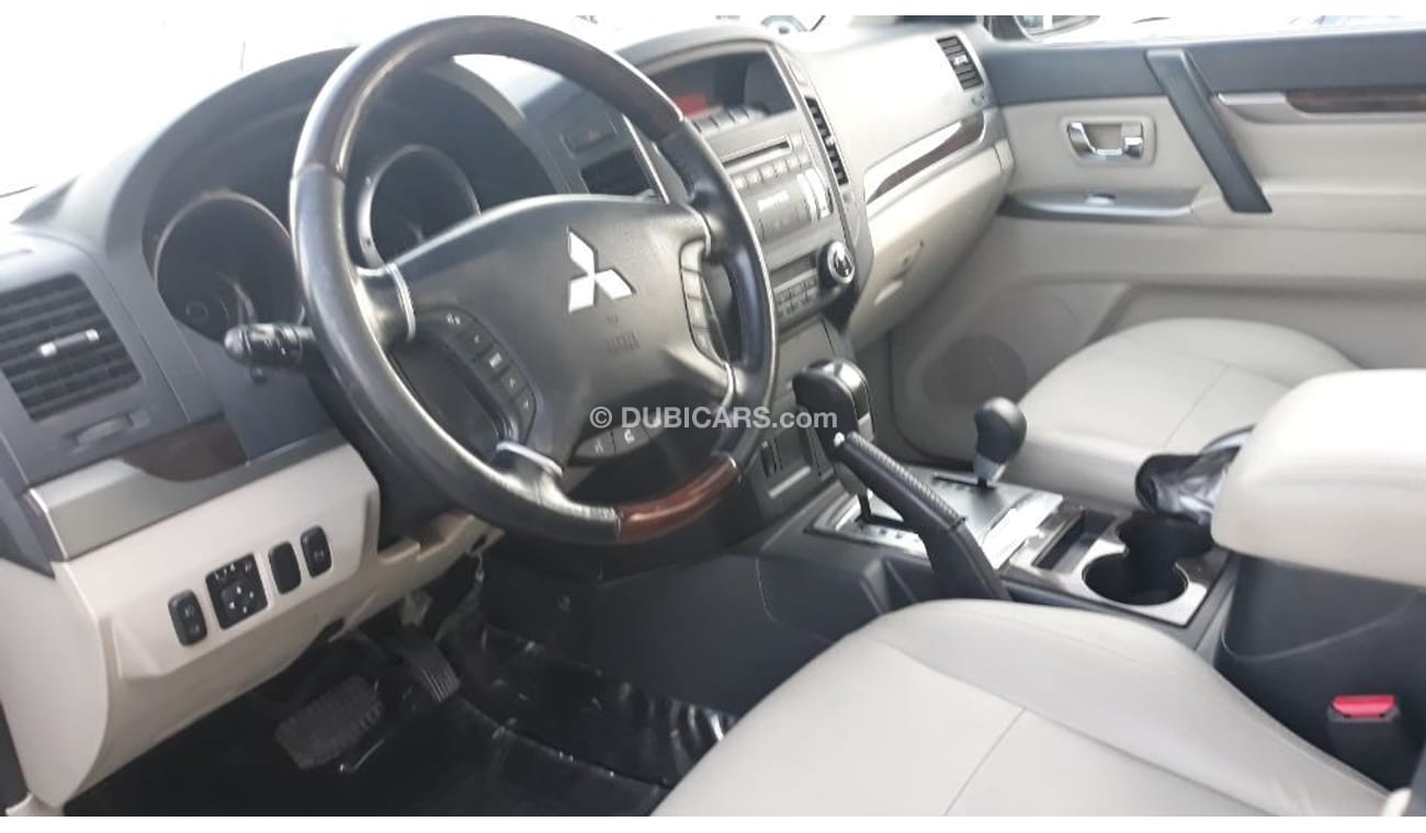 Mitsubishi Pajero 2013 Gulf Specs Full options Sunroof Leather interiors