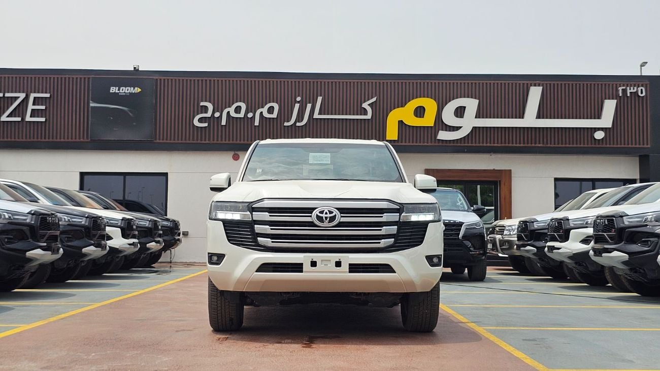 تويوتا لاند كروزر GXR WHITE-BLACK ELECTRIC DRIVER SEATS