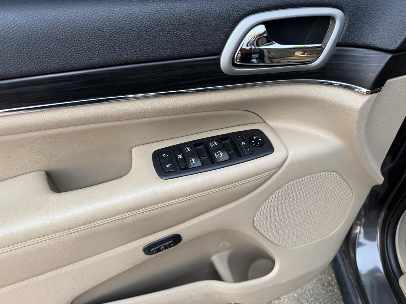 جيب جراند شيروكي Limited 3.6L