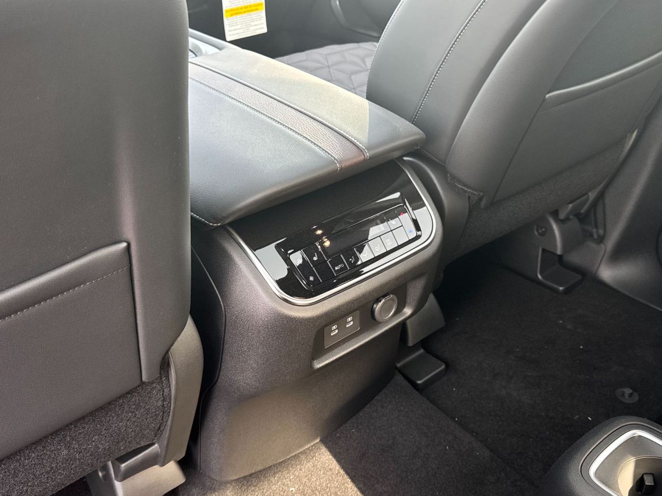 Nissan Armada 2025 NISSAN ARMADA PLATINUM RESERVE 3.5L V6 TWIN TURBO 425hp (INDIVIDUAL SEATS) BRAND NEW 0KM