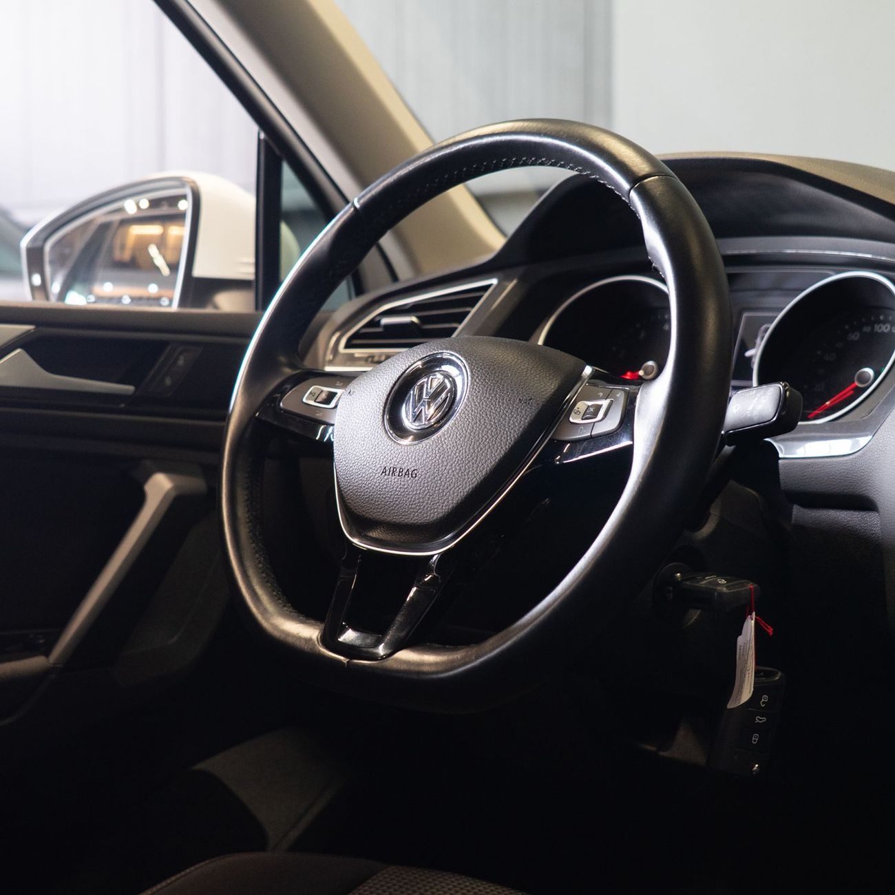 Volkswagen Tiguan SE 1.4L AED 1,118 pm • 0% Downpayment • Volkswagen Tiguan SE • 1 Year Warranty